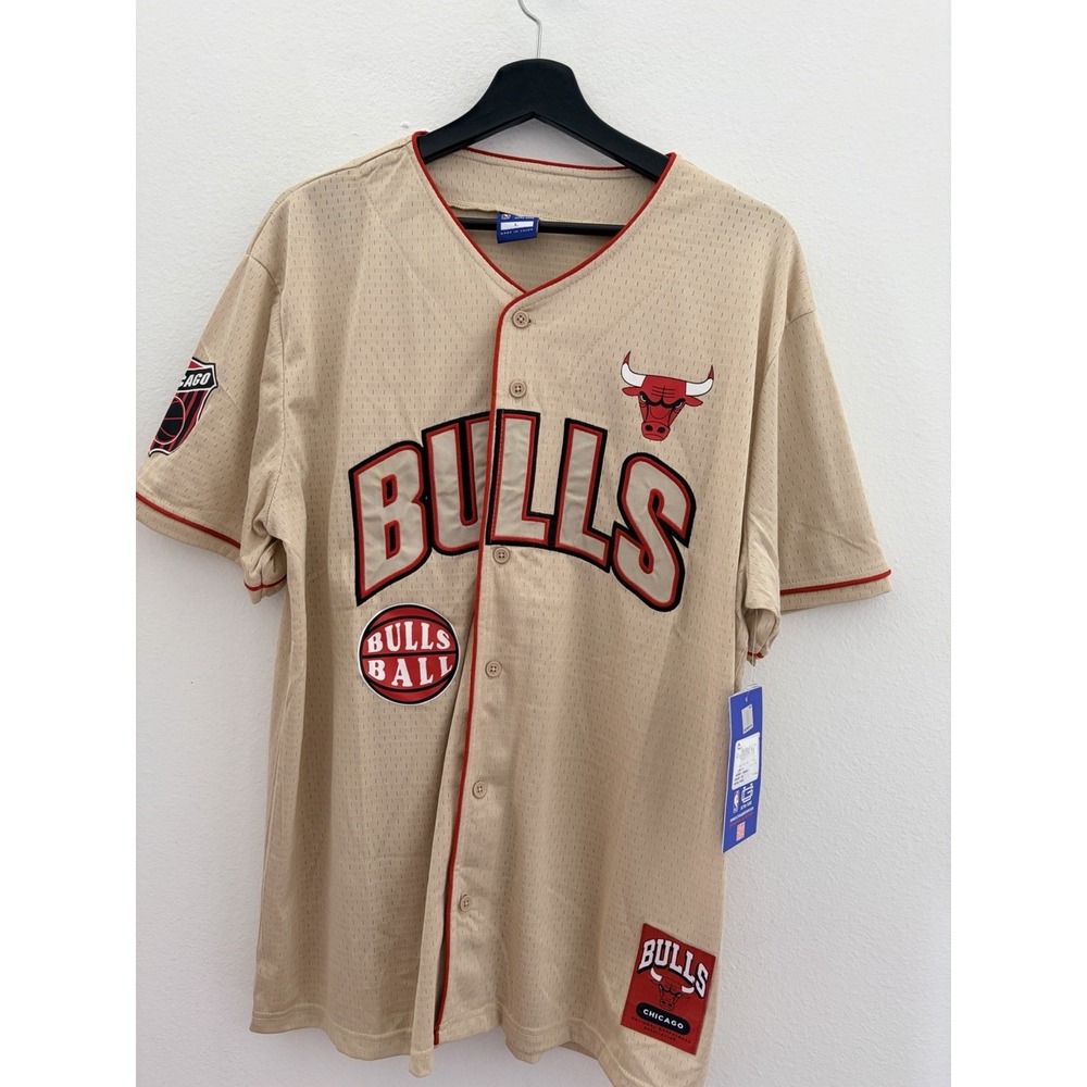 NWT Ultra Game NBA Chicago Bulls Baseball Jersey Sand Tan Red Men's Size L
